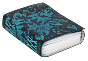 Notizbuch mit Ledereinband und blauem Blumenmuster Notizbuch mit Ledereinband und blauem Blumenmuster
