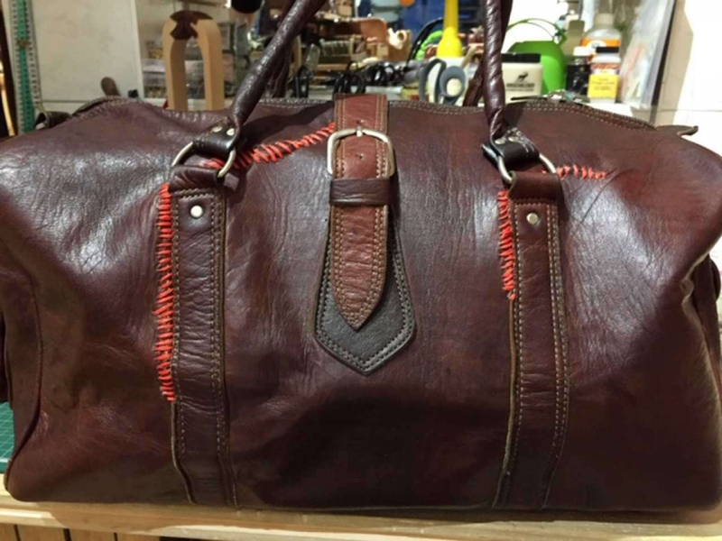 media/image/Flicken-reparieren-Ledertasche.jpg