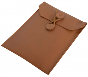 Braune Leder-Tablettasche mit Wickelverschluss Braune Leder-Tablettasche mit Wickelverschluss